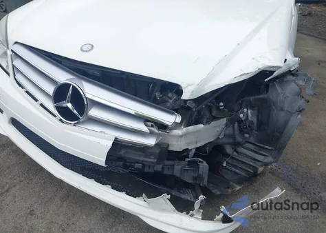 2010 Mercedes-Benz C 300 Luxury/Sport из США, поврежденный, VIN WDDGF5EB5AR125664